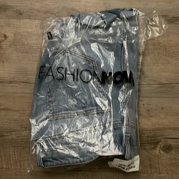 High Rise Cutoff - Picture 4 of 4